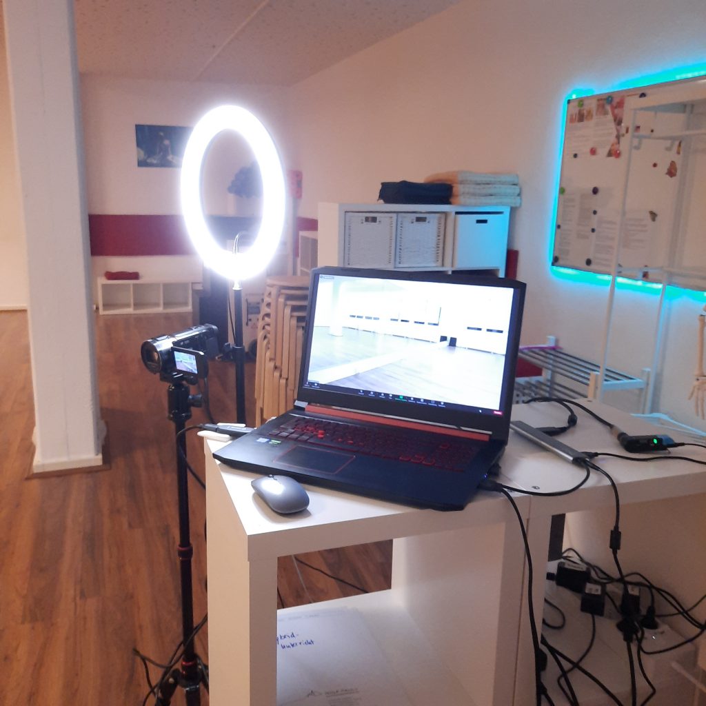 Teilnahme in Präsenz oder online? OT pur - Move your Belly - Foto: Sabuas Lichtraum