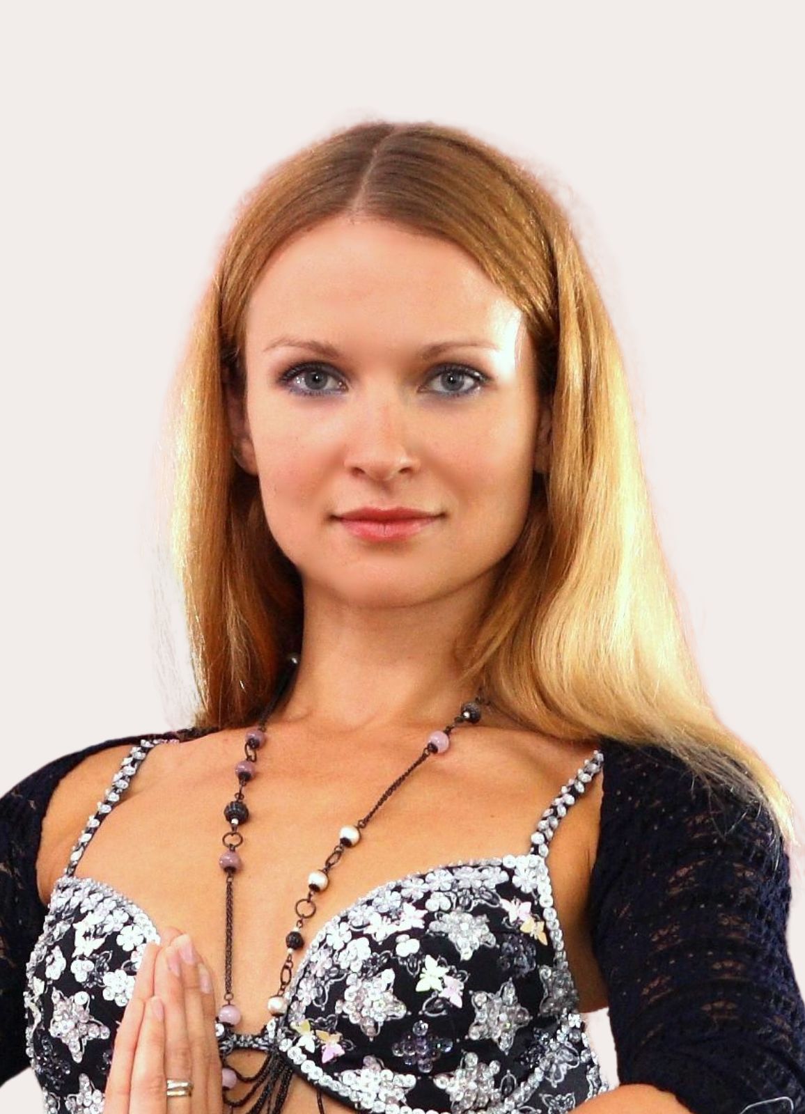 Olga - Tanzlehrerin für Modern Bellydance, Bellyrobics & Yoga