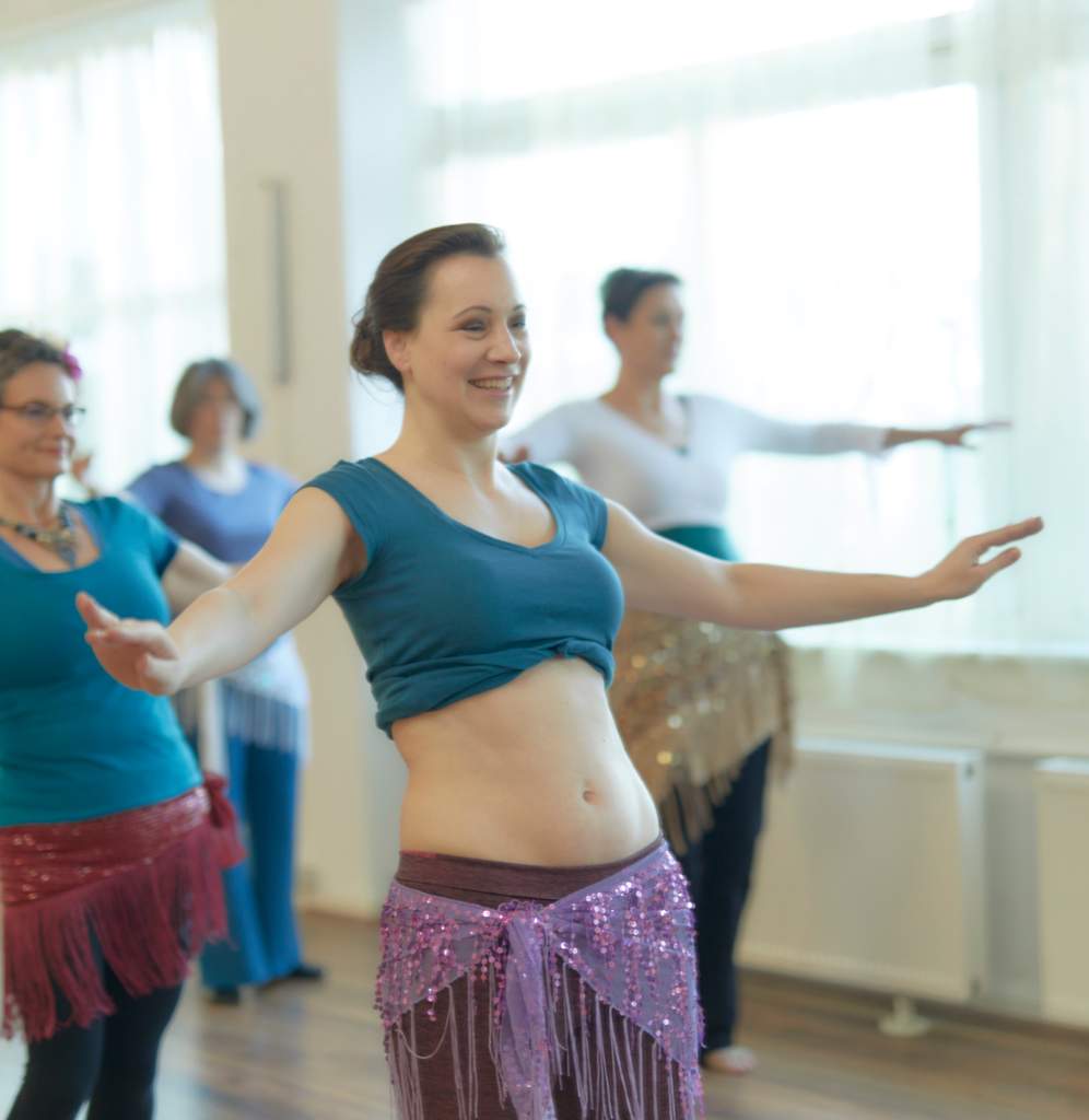 Für wen ist der Startmonat ideal? OT pur – Move your Belly – in Frankfurt & online – Foto: Sabuas Lichtraum Für wen ist der Startmonat ideal? OT pur - Move your Belly - in Frankfurt & online - Foto: Sabuas Lichtraum