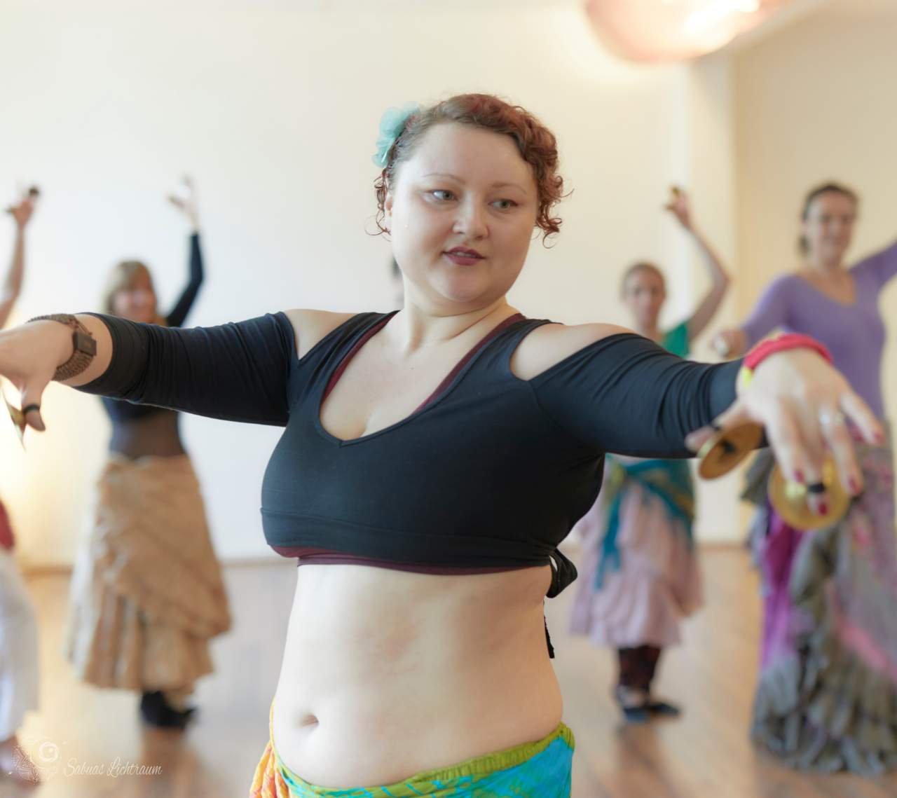 Testimonial Alena K. – OT pur – Move your Belly – Foto: Sabuas Lichtraum Testimonial Alena K. - OT pur - Move your Belly - Foto: Sabuas Lichtraum