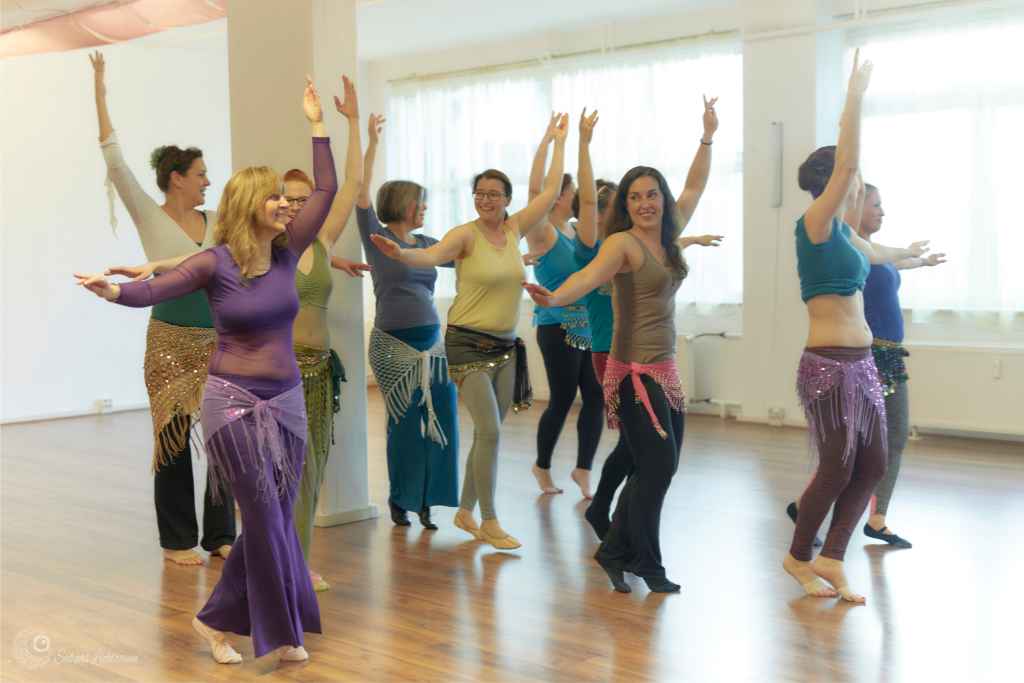 Gruppe Bauchtanz - OT pur - Move your Belly - in Frankfurt & online - Tanzklasse - Foto: Sabuas Lichtraum