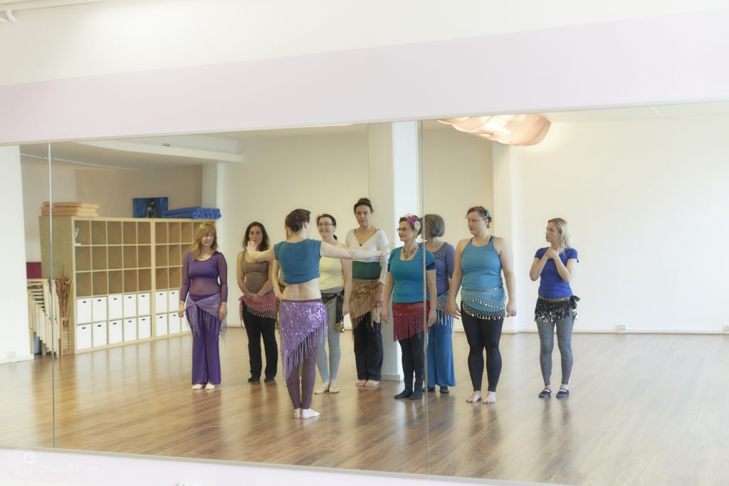 OT pur - Move your Belly - Bauchtanzschule in Frankfurt & online - Foto: Sabuas Lichtraum