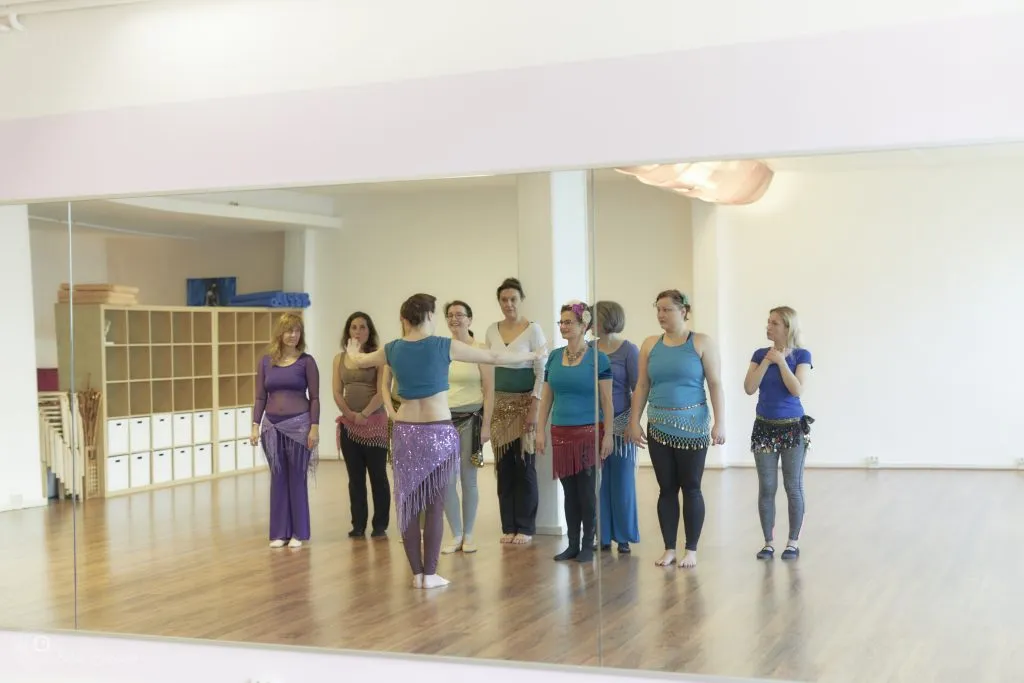 OT pur - Move your Belly - Bauchtanzschule in Frankfurt & online - Foto: Sabuas Lichtraum